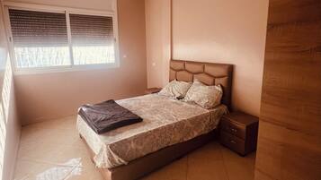 2 quartos, ferros/tĂĄbuas de passar roupa, Wi-Fi, roupa de cama