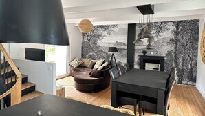 Unclassified image, 4 of 25, button - Maison Entièrement Rénovée Avec Billard en Plein Cœur du Légué et à 5 min Plage (Plérin)