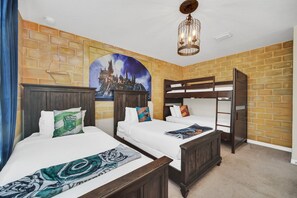 8 habitaciones, tabla de planchar con plancha, wifi y ropa de cama 