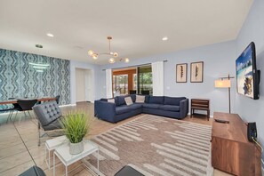 Télévision, table de tennis de table