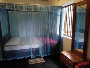 1 bedroom, WiFi, bed sheets - WEERA VILLA - Galle, Sri Lanka  (Unawatuna)