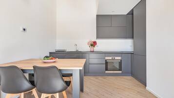 Kühlschrank, Kochgeschirr/Geschirr/Besteck