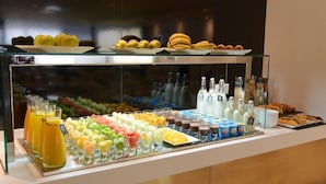 A breakfast buffet with various fruits, juices, and dairy products. - Tryp Cordoba Ex Tryp Los Gallos (Córdoba)