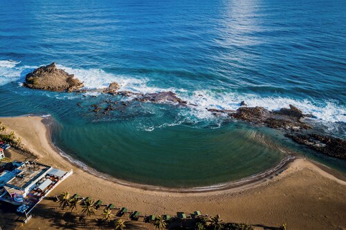 Oceanfront Oasis SOLAR POWERED beachfront w/ spectacular ocean view