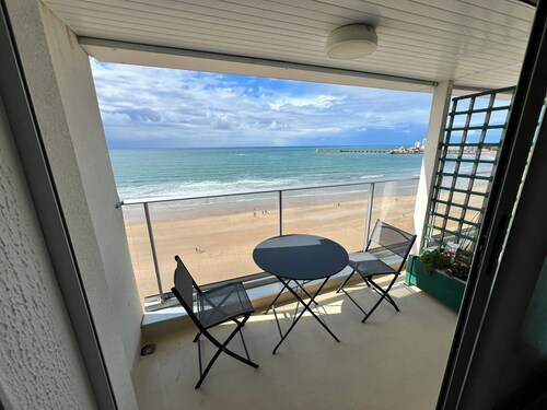 Cozy apartment with sea view