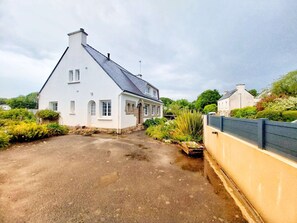 Exterior - Beautiful family house in Meucon (Meucon)