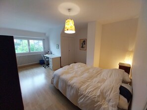 6 bedrooms, iron/ironing board