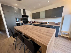 Fridge, microwave, oven, dishwasher - Spacious apartment in the heart of Gerardmer !!! (Gérardmer)