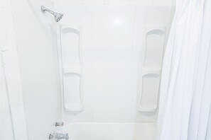 Chambre Standard, 2 grands lits, non-fumeur | Salle de bain