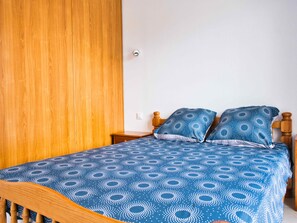 3 bedrooms, iron/ironing board, WiFi, bed sheets - Family house with beautiful garden (Saint-Hippolyte)