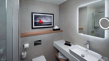 Standard Room, Non Smoking | Bathroom | Shower, rainfall showerhead, free toiletries, hair dryer