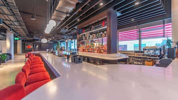 2 bars/lounges
