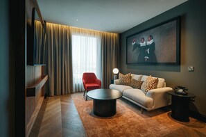 스위트, 침실 1개, 금연 | 저자극성 침구, 미니바, 객실 내 금고, 암막 커튼