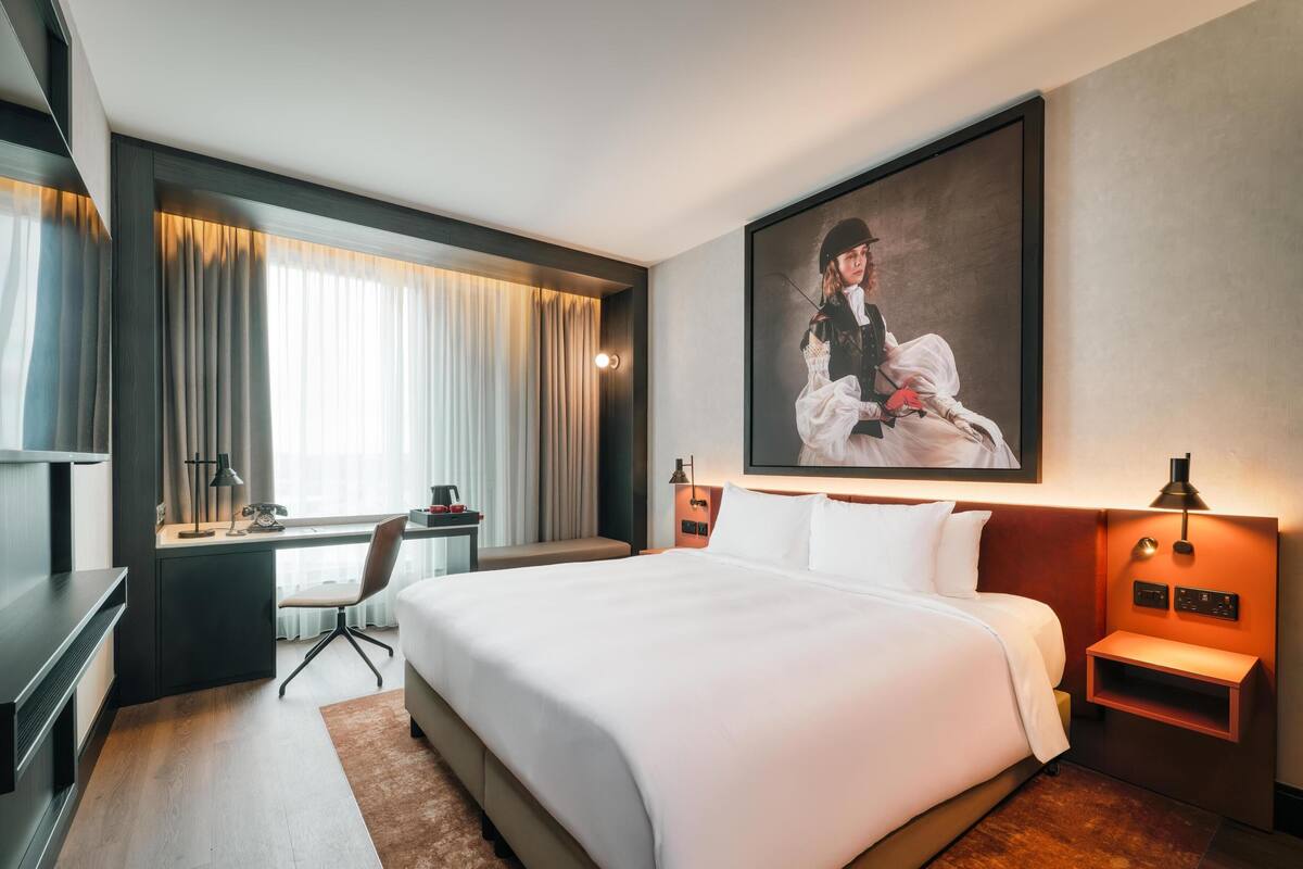 Hypo-allergenic bedding available, minibar, in-room safe