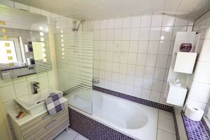 Hair dryer, towels, soap, toilet paper - Ruhige Lage, Direkt am Wald, Ausgangspunkt für Viele Wanderungen, Kinderfreundl (Bernstein)