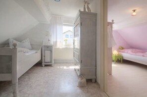 5 bedrooms, free WiFi, bed sheets