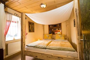 5 bedrooms, free WiFi, bed sheets - Ruhige Lage, Direkt am Wald, Ausgangspunkt für Viele Wanderungen, Kinderfreundl (Bernstein)