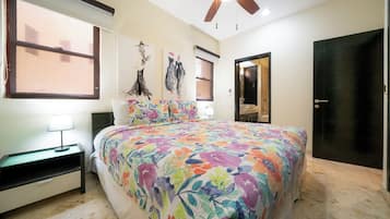 Apartamento luxo, sacada, vista para a praia | 1 quarto, cofres nos quartos, Wi-Fi de cortesia