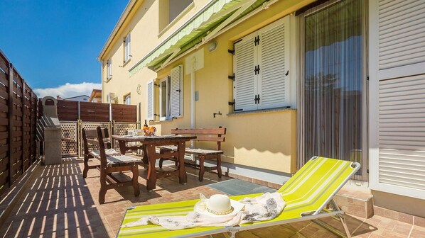 屋外ダイニングエリア