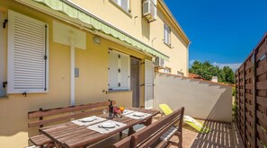 屋外ダイニングエリア