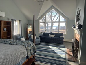 5 bedrooms, desk, iron/ironing board, WiFi