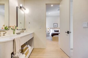 Premium-Apartment, 2 Schlafzimmer, Stadtblick | Badezimmer