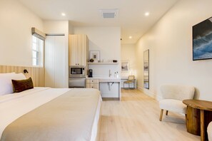 Comfort-Apartment, 1 King-Bett | Hochwertige Bettwaren, Betten mit Memory-Foam-Matratzen