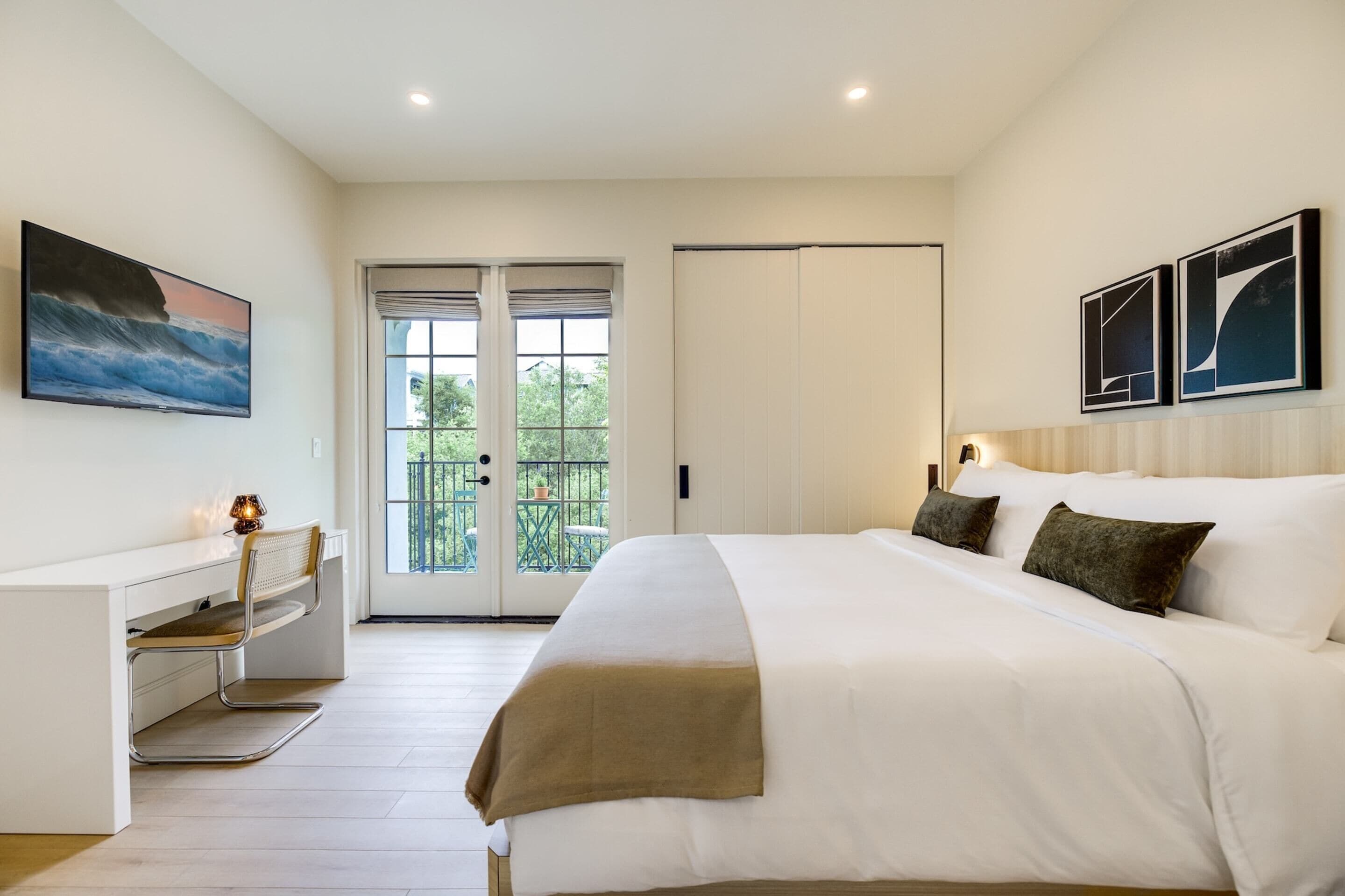 Premier Apartment, 2 Bedrooms, City View | Premium bedding, memory foam beds, iron/ironing board, travel crib