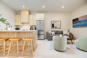 Premier-Apartment, 2 Schlafzimmer, Stadtblick | Eigene Küche