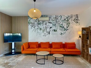 TV, ping pong - Stone Villa of Provence (La Roque-sur-Pernes)