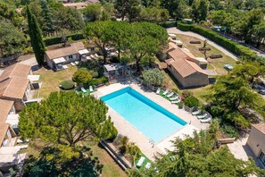 Pool - Stone house Amidst Provence's Beauty n°20 (La Roque-sur-Pernes)