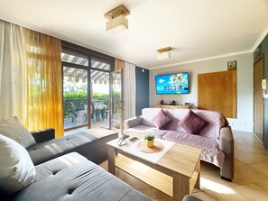 Apartment | Living area | TV