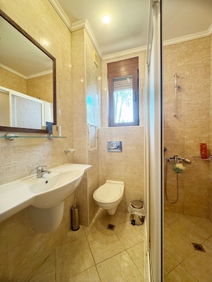 Apartment | Bathroom | Shower, towels, toilet paper - Stunning 2-bed Apartment in Sozopol (Sozopol)