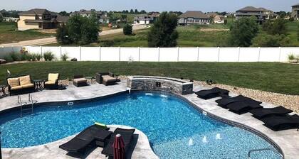 Amazing pool and outdoor entertaining area! Perfect CWS rental!