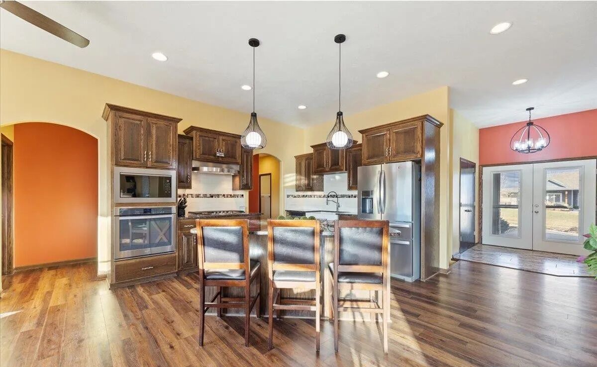 Microondas, horno, placa de cocina y lavavajillas