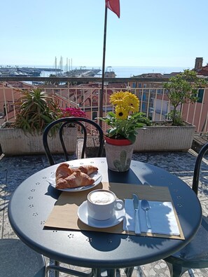 Outdoor dining - Robinia (Imperia)