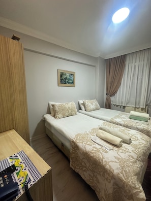 Minibar, laptop workspace, blackout curtains, soundproofing - Hotel Amore İstanbul (Istanbul)