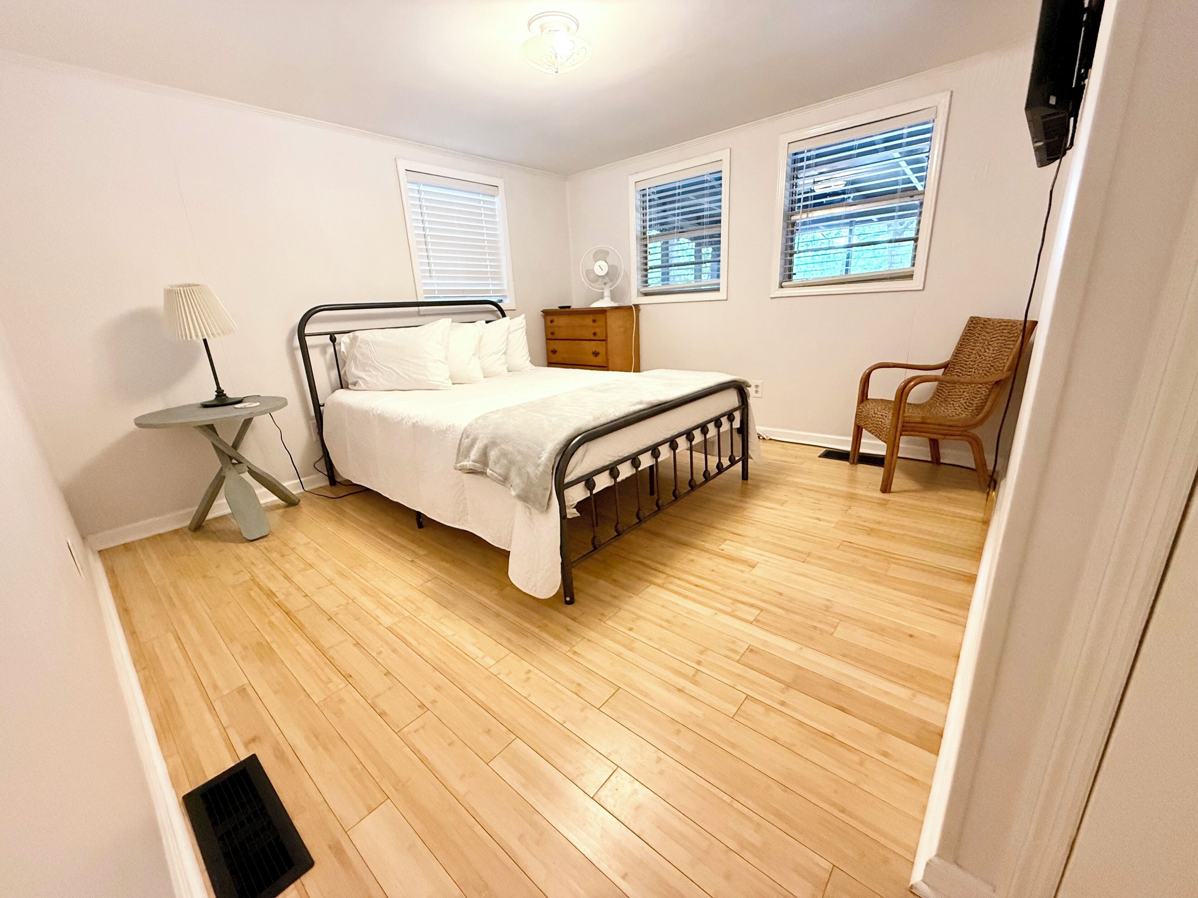 2 bedrooms, iron/ironing board, free WiFi, bed sheets