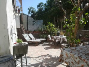 Appartement, 2 chambres, fumeur, balcon | Restauration extérieure