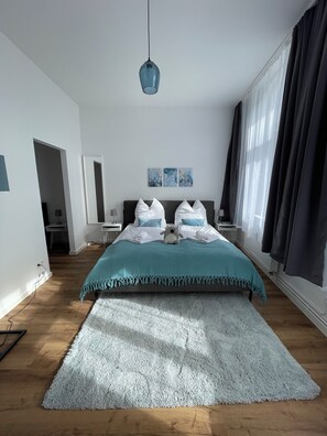 2 bedrooms, desk, iron/ironing board, free WiFi