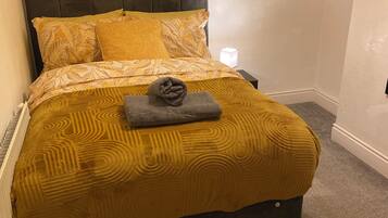 3 bedrooms, iron/ironing board, free WiFi, bed sheets