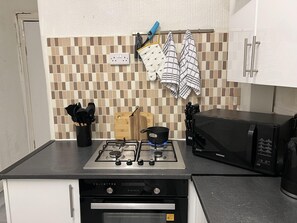 Ferienhaus | Eigene Küche | Kühlschrank, Mikrowelle, Ofen, Herdplatte