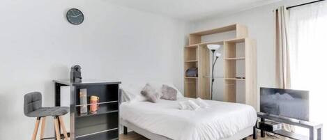 Iron/ironing board, internet, bed sheets