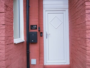 Exterior - Manchester Charm - 3 Bedroom House (Stockport)