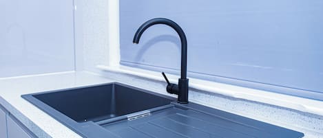 Casa | Cocina privada | Refrigerador, microondas, horno y parrilla de estufa