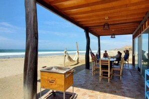 Outdoor dining - ¡vive el Paraíso en Justo en la Gloria! ¡goza Esta Casa de Playa y Vista al Mar! (Punta Sal)
