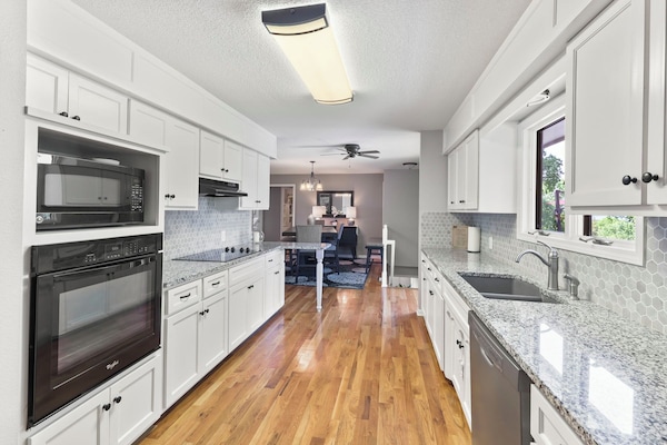 Frigorífic, microones, forn i placa de cuina