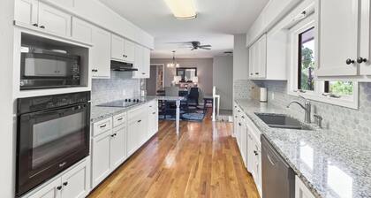 Tranquil Wooded Retreat Overlooking Truman Lake only 2 minutes from Warsaw, MO