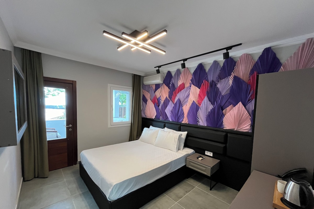 Deluxe kamer, balkon | 1 slaapkamer, een minibar met enkele gratis items