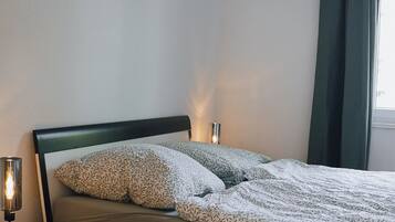 2 Schlafzimmer, Reisekinderbett, kostenloses WLAN, Bettwäsche